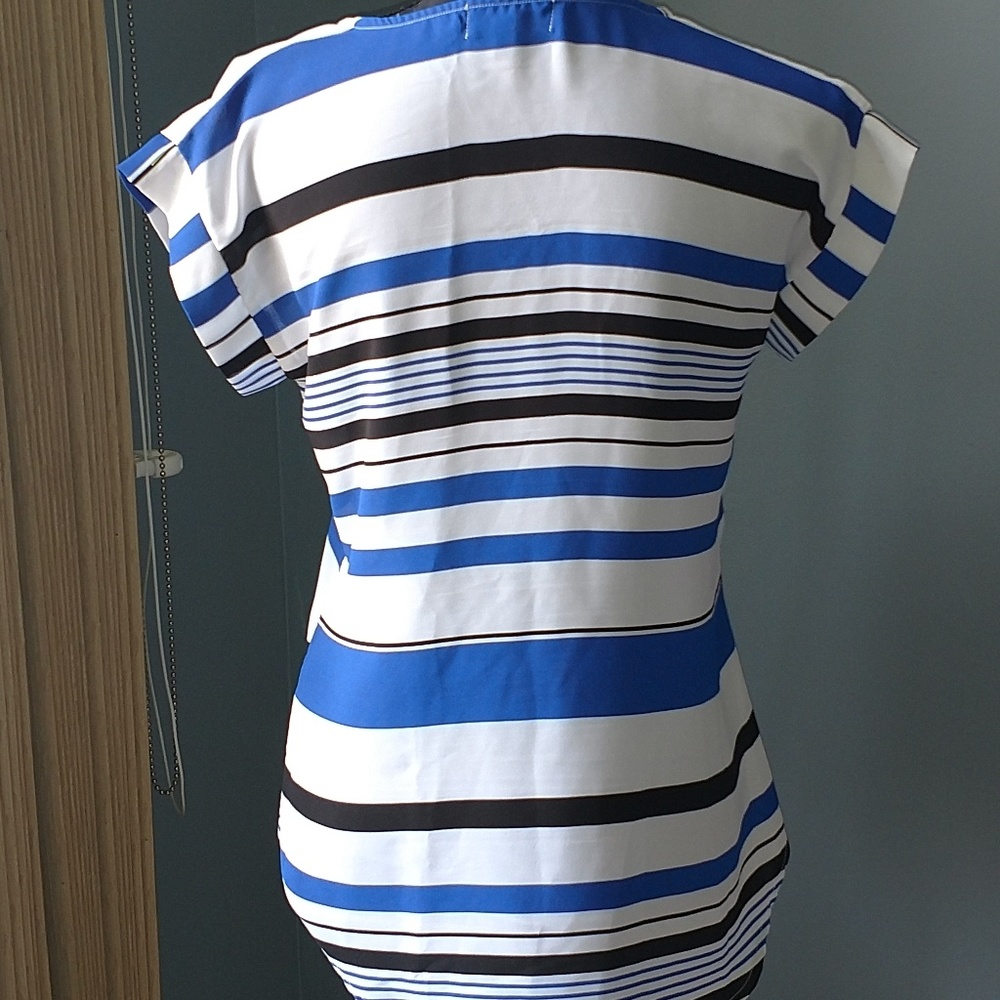 Top - Picture 2 of 3